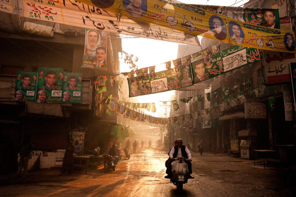 La campagne électorale pakistanaise va commencer et le pays retient son souffle face à la transition démocratique.