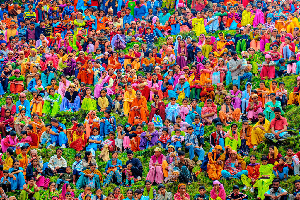 Une foule indienne colorée au cours d'une foire