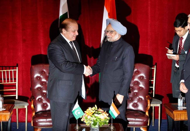 Nawaz Sharif (à gauche) rencontre Manmohan Singh à New York.