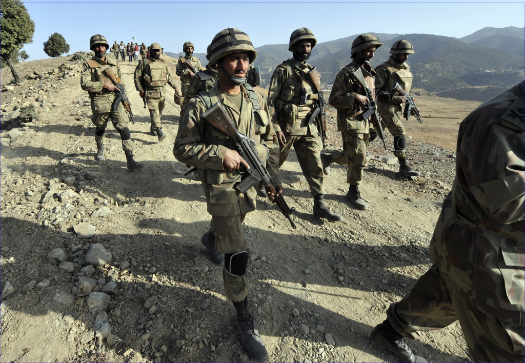 L'armée pakistanaise en patrouille dans le sud Waziristan.